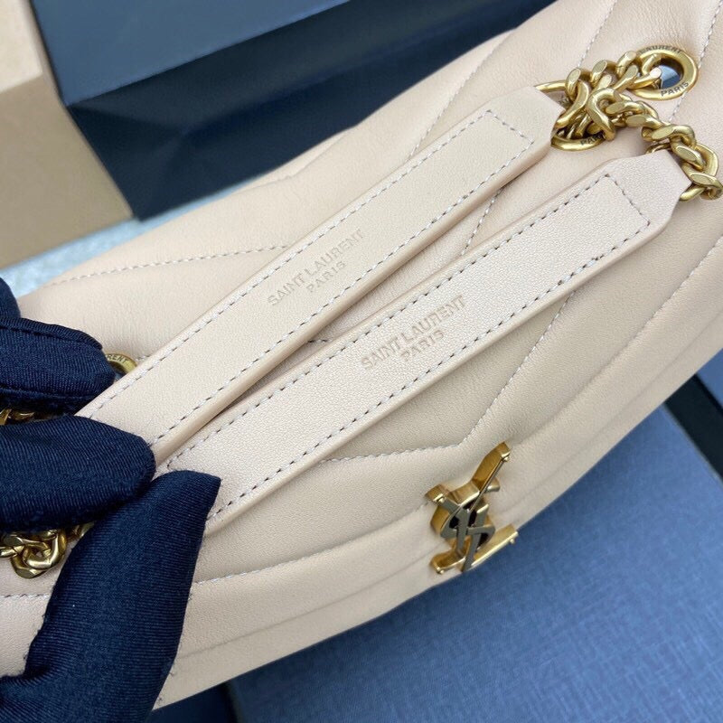 π Soft Beige Chevron-Stitch Leather Chain Bag 688019169
