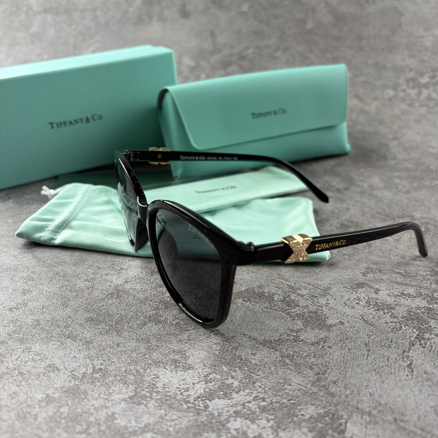 Classic Cat-Eye Sunglasses – Lightweight UV Protection Eyewear